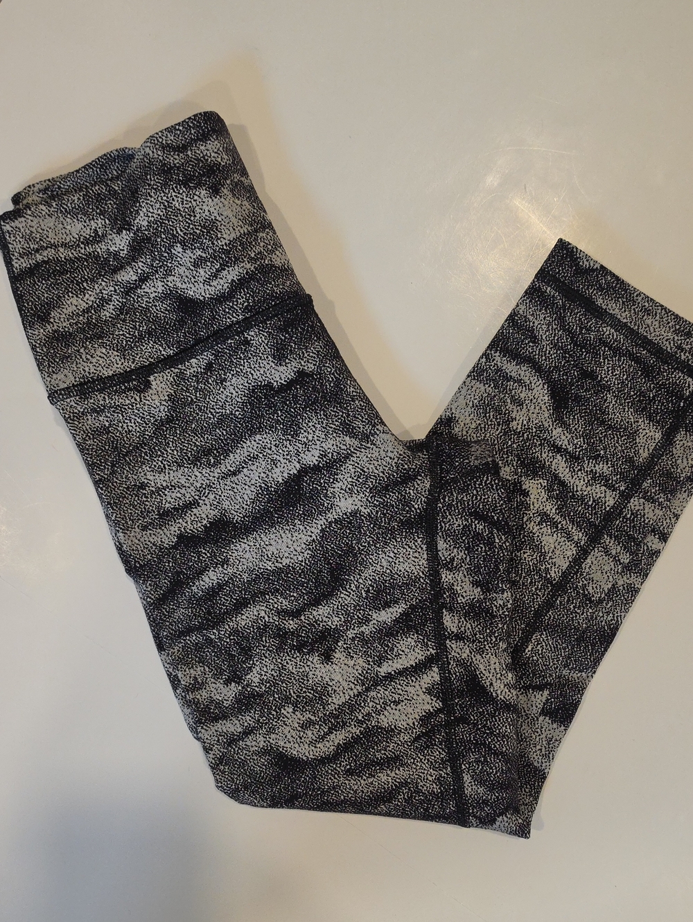 LULULEMON Women's Black & White Patterned High-Waist Workout Leggings